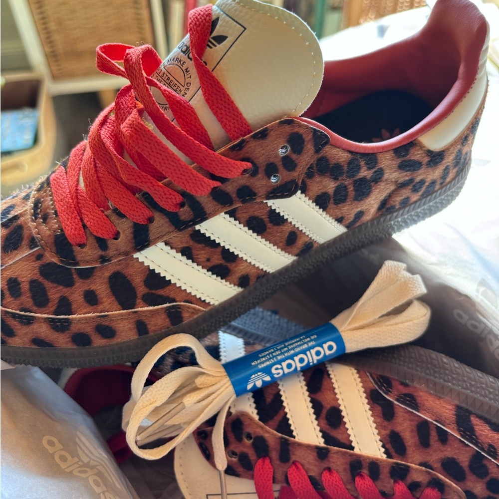 VIRAL Adidas Originals Brown & “Preloved Red” Leopard-Print Samba OG size 5 1/2